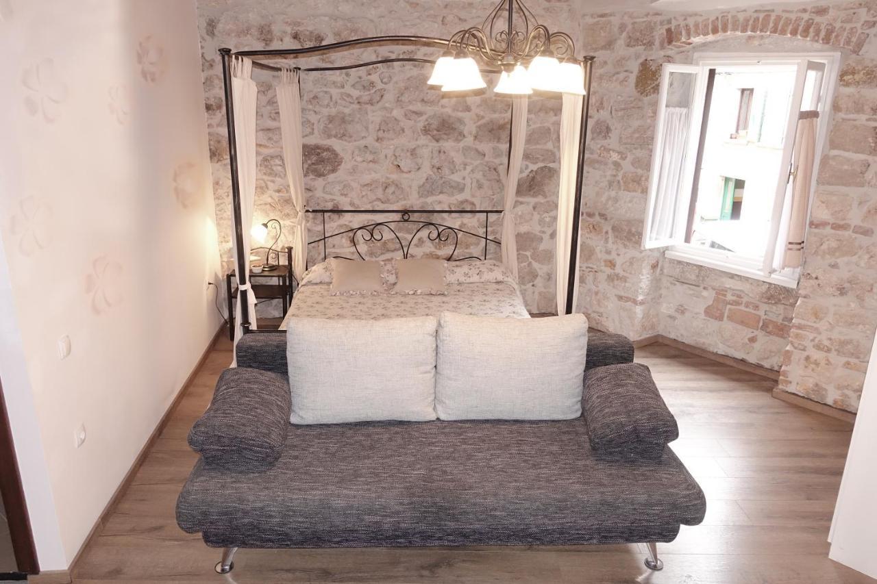 Romantic Studios 罗维尼 外观 照片
